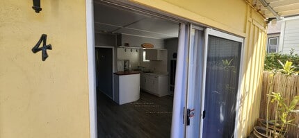1726 Ocean Way, Unit #4 in Laguna Beach, CA - Foto de edificio - Building Photo