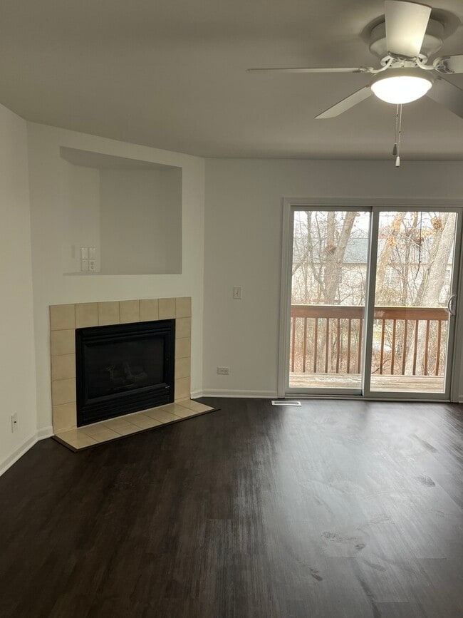 612 Buckskin Ln in Carpentersville, IL - Building Photo - Building Photo