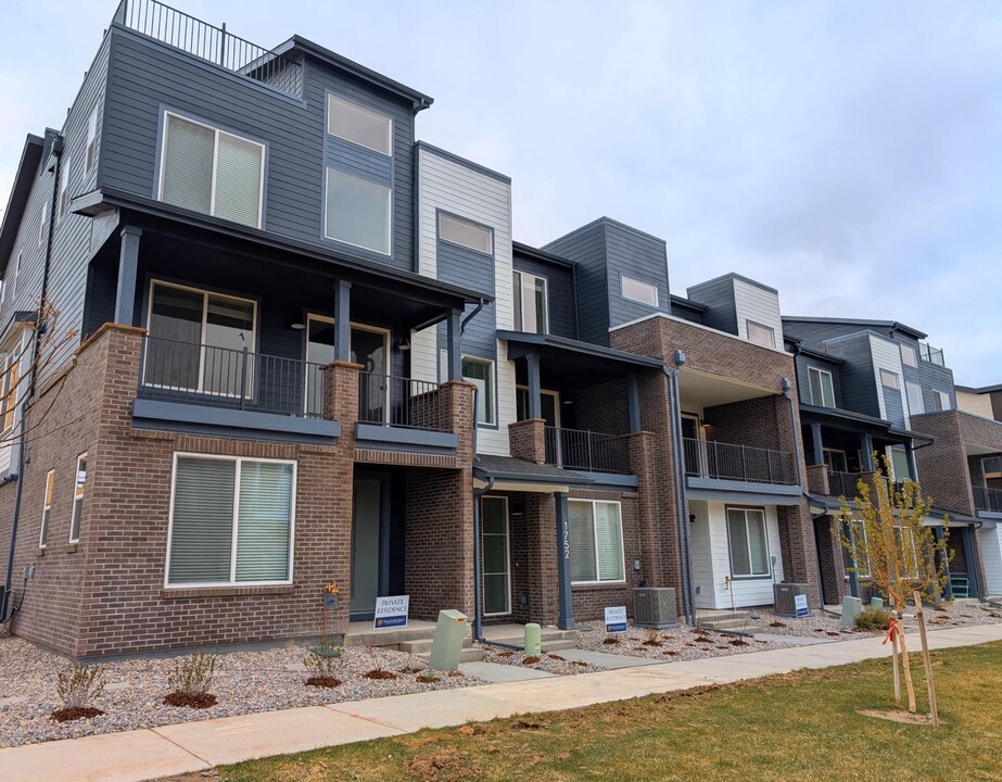 1752 Peak Loop in Broomfield, CO - Building Photo