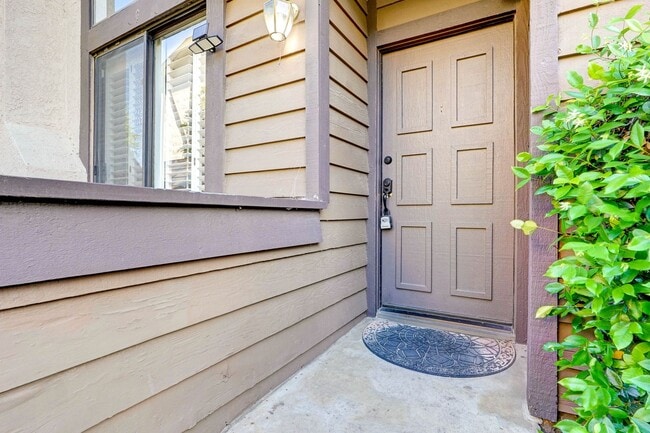 19355 Sherman Way in Los Angeles, CA - Building Photo - Building Photo