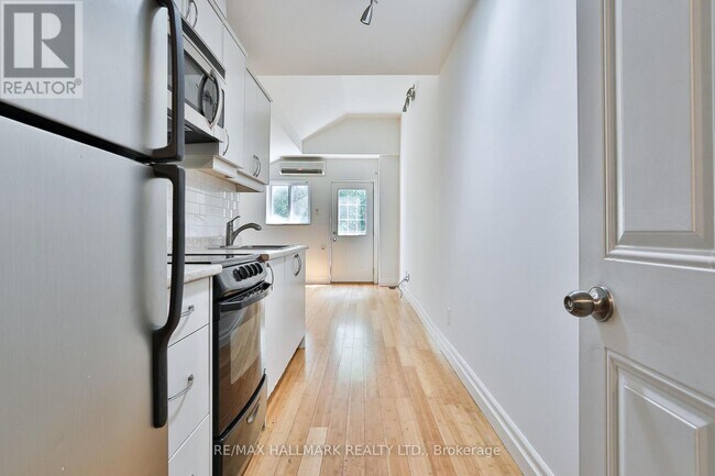 559 Parliament St in Toronto, ON - Building Photo - Building Photo