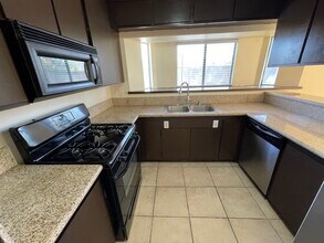 14431 Chadron Ave, Unit XN3 in Hawthorne, CA - Building Photo - Building Photo