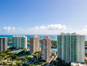 The Landmark Club Condominium in Miami, FL - Building Photo - Building Photo