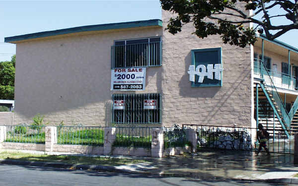 1911 E 122nd St in Compton, CA - Building Photo