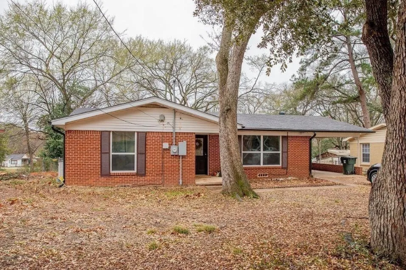 1526 Goliad St in Tyler, TX - Foto de edificio