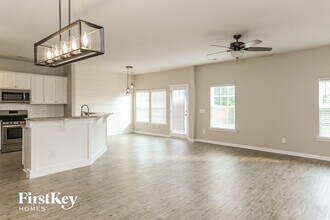 831 Redbud Ln in Summerville, SC - Foto de edificio - Building Photo