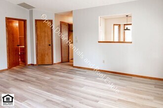 1422 Flagstone Dr in Fort Wayne, IN - Building Photo - Building Photo