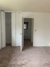 11 Fishkill Glen Dr in Fishkill, NY - Building Photo - Building Photo