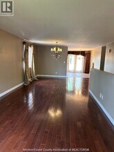 945 Imperial Crescent in Windsor, ON - Building Photo - Building Photo