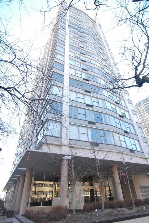 5757 N Sheridan Rd, Unit 3D in Chicago, IL - Building Photo