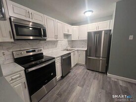 371 Emmett St in Bristol, CT - Building Photo