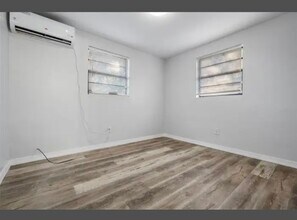 1707 E Idell St in Tampa, FL - Building Photo - Building Photo