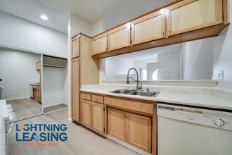 11223 Morrison St in Los Angeles, CA - Building Photo - Building Photo