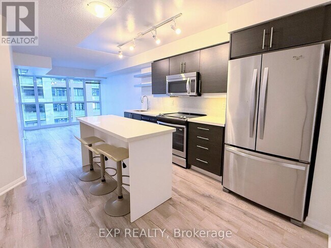 400 Adelaide St E in Toronto, ON - Building Photo - Building Photo