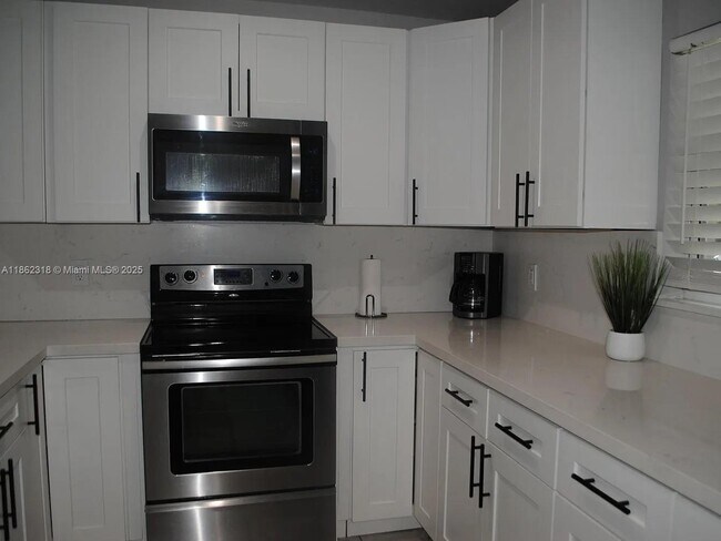1814 Jefferson St in Hollywood, FL - Building Photo - Building Photo