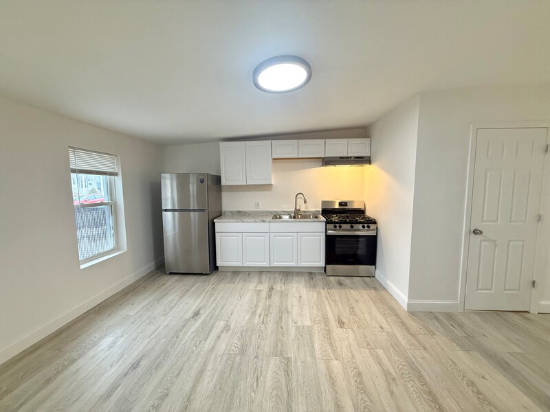 25 13th St in Watervliet, NY - Building Photo