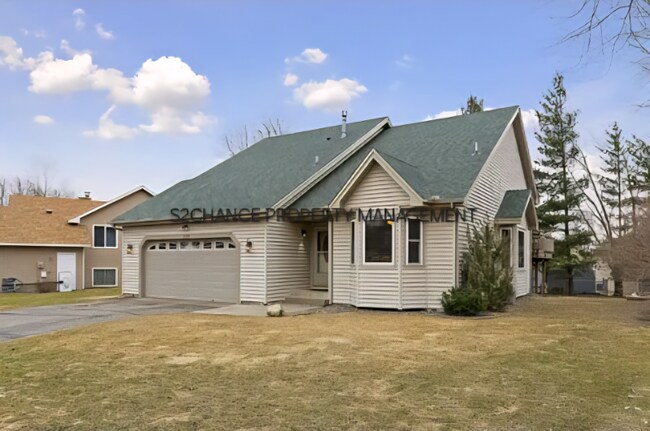 228 126th Ave NW in Minneapolis, MN - Foto de edificio - Building Photo