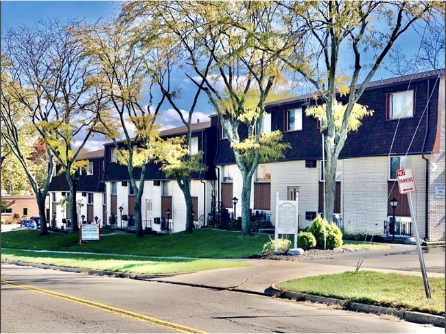 Burkhardt Valley Apartments in Dayton, OH - Building Photo - Building Photo