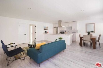 1009 N Edinburgh Ave-Unit -5 in West Hollywood, CA - Building Photo - Building Photo