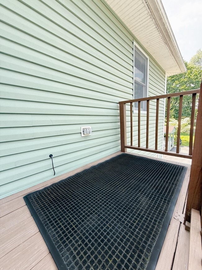 642 Lincoln Ave, Unit B All Inclusive in Pompton Lakes, NJ - Building Photo - Building Photo