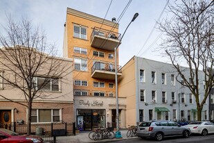 135 N 9th St in Brooklyn, NY - Building Photo