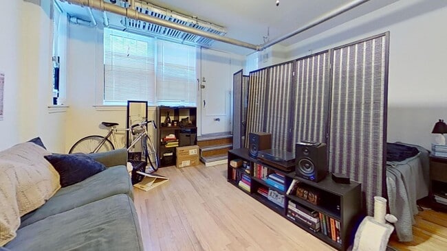 658 W Briar Pl in Chicago, IL - Building Photo - Building Photo