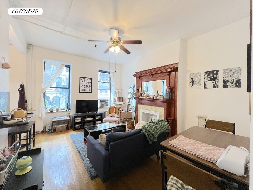 157 W 80th St in New York, NY - Building Photo