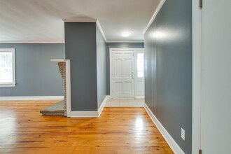 8830 Manchester Pike in Christiana, TN - Foto de edificio - Building Photo