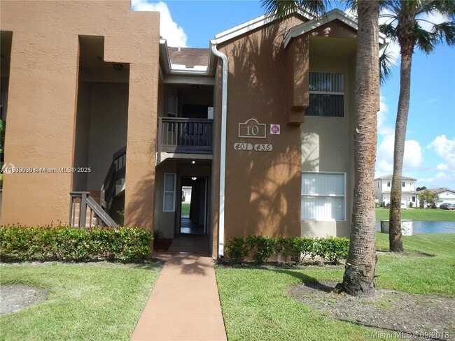 431 SW 113th Way in Pembroke Pines, FL - Building Photo - Building Photo