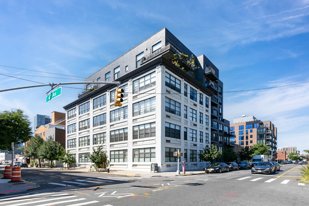 Badge Building Condominiums in Long Island City, NY - Foto de edificio