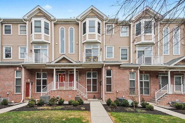 354 Oswego Ct in West New York, NJ - Building Photo - Building Photo