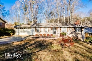 518 Rebecca St in Lawrenceville, GA - Building Photo