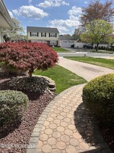 32 Idlewild Ln in Matawan, NJ - Building Photo - Building Photo