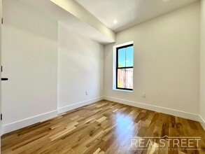 10 Marconi Pl, Unit 2 in Brooklyn, NY - Building Photo - Building Photo
