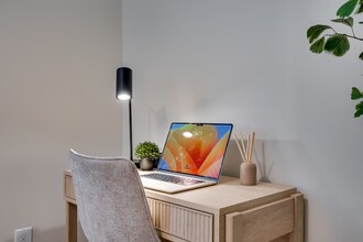 5021 Beacon Hill Rd in Minnetonka, MN - Foto de edificio - Building Photo