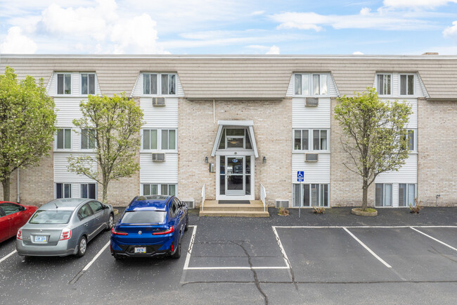 Ocean Point Condominiums in East Greenwich, RI - Building Photo - Building Photo