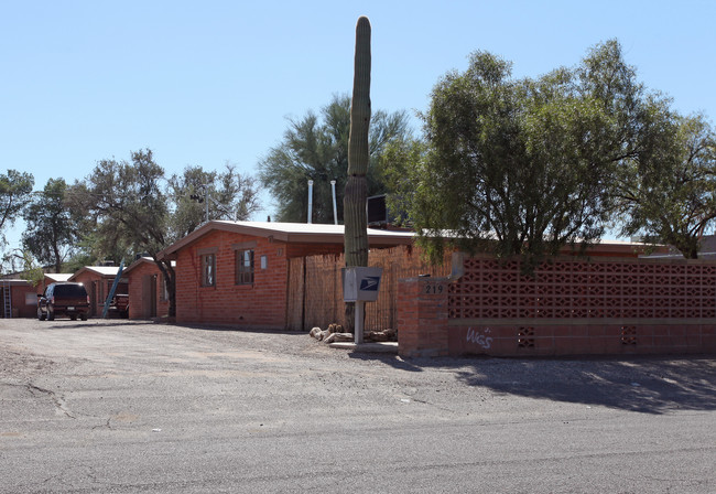 219 W Navajo Rd in Tucson, AZ - Building Photo - Building Photo