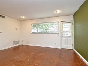 604 Franklin Blvd in Austin, TX - Building Photo - Building Photo