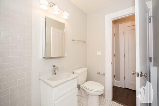 829 W Lakeside Pl in Chicago, IL - Foto de edificio - Building Photo