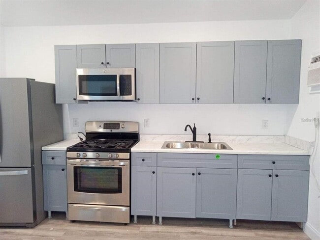 property at 3212 Netherwood Dr