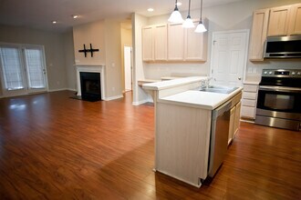 102 Chesapeake Way in Chapel Hill, NC - Building Photo - Building Photo