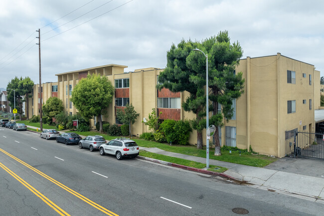 Sutton Terrace in North Hollywood, CA - Building Photo - Building Photo