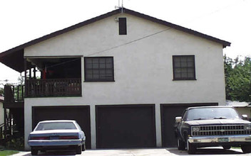 233 Magnolia Ave in San Bernardino, CA - Foto de edificio - Building Photo