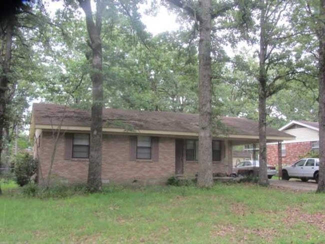 property at 602 W Devon Ave