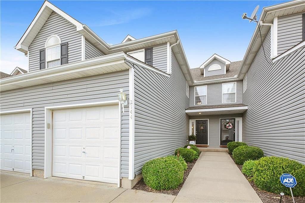 2144 SW Rambling Vine Rd in Lee's Summit, MO - Building Photo