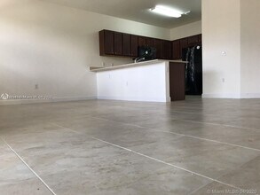 230 NW 109th Ave, Unit 111 in Miami, FL - Building Photo - Building Photo