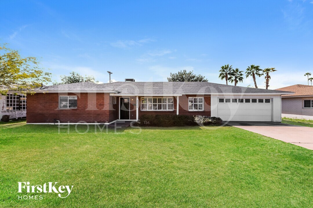 2025 West Campbell Ave in Phoenix, AZ - Foto de edificio