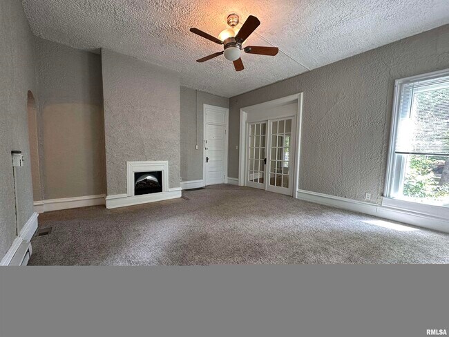 333 S Douglas Ave-Unit -1 in Springfield, IL - Foto de edificio - Building Photo