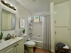 533 W. 75th Street in Los Angeles, CA - Foto de edificio - Interior Photo