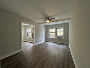 725 Saint Johns Ave, Unit 02 in Highland Park, IL - Foto de edificio - Building Photo